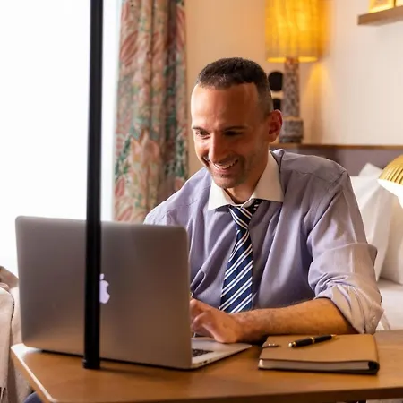 Ernest Отель Париж